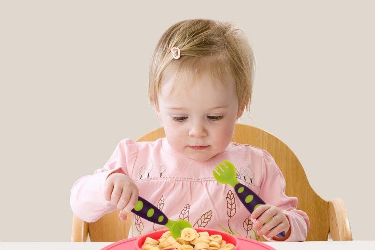 Самостоятельный тоддлер. Прием пищи.jpg